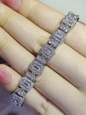 🩶🩶NEW🩶🩶 GORGEOUS!! Rectangle And Round CZ'S Bracelet In SILVER